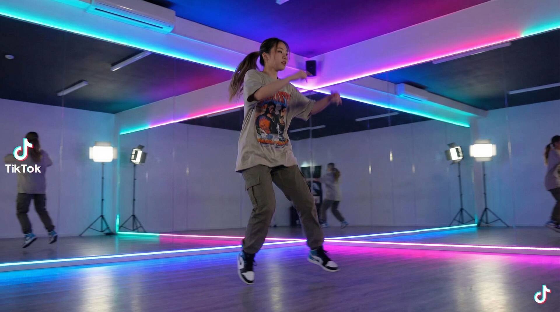 海角社区美少女写真视频